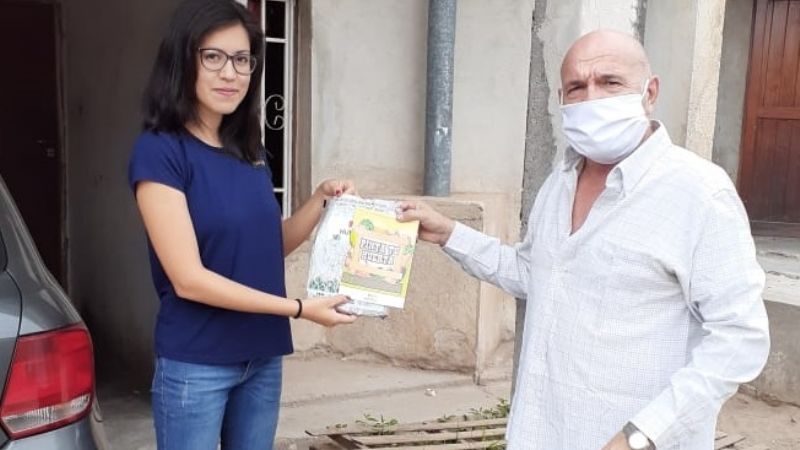 Concejal entrega semillas para cultivar huertas en los hogares