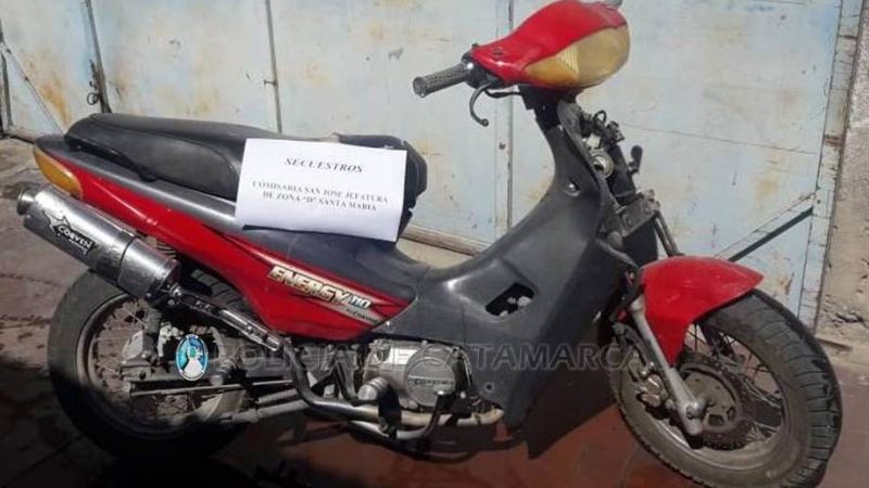 Arrestan a una pareja y secuestran tres motos en Santa María