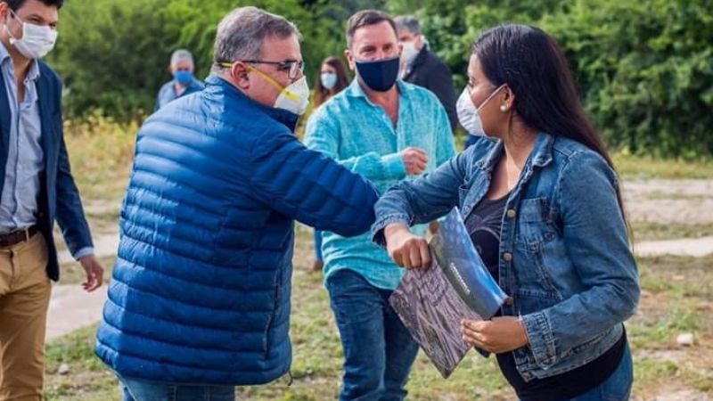 Raúl entrega viviendas en Valle Viejo