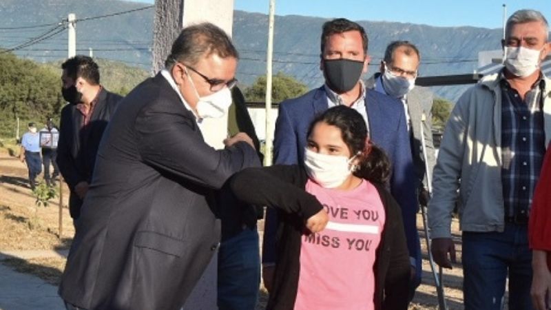 Jalil entregó 30 nuevas viviendas en Valle Viejo