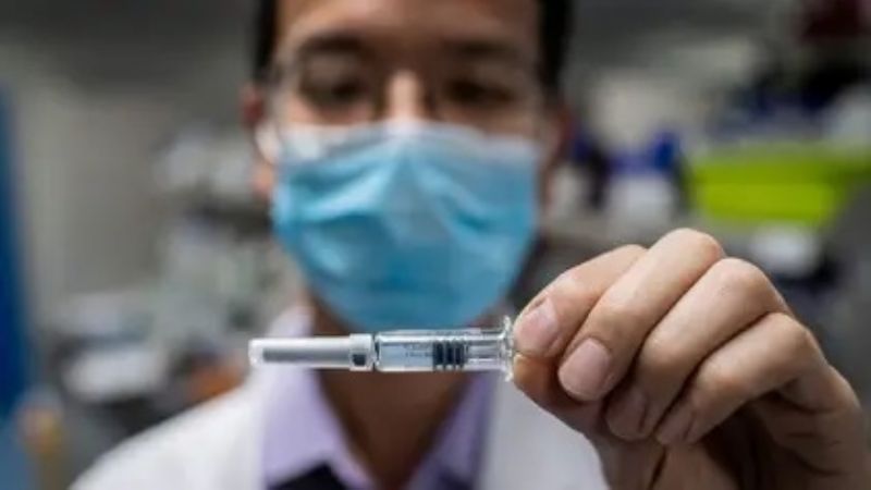 Laboratorio chino prueba una fórmula contra el coronavirus