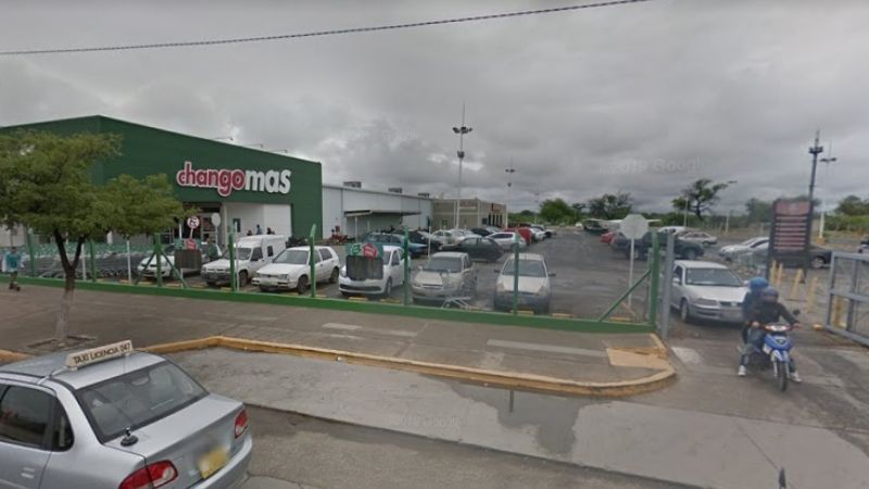 Insólito: chocaron en la playa de un súper