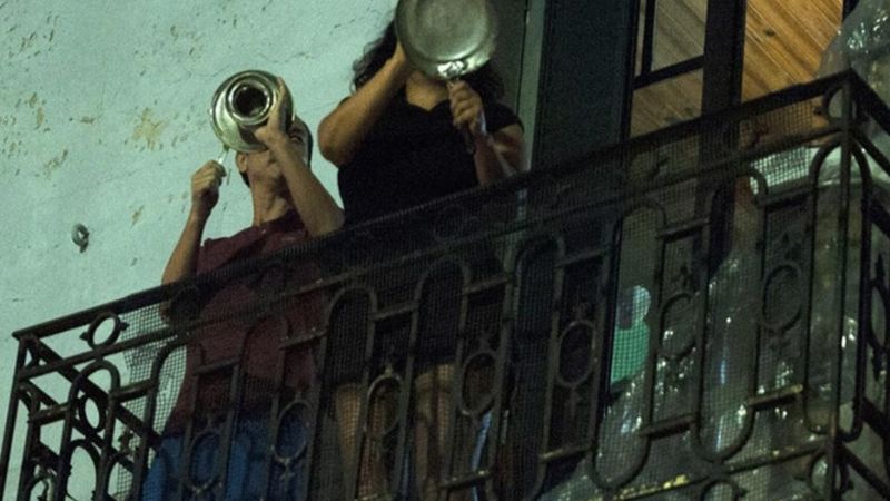 Cacerolazo en todo el país en protesta contra la excarcelación de presos