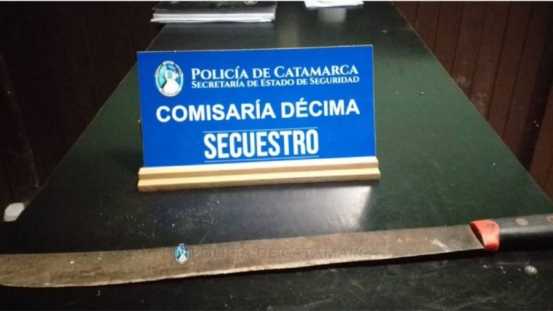 Intentó agredir con un machete a una joven y su familia