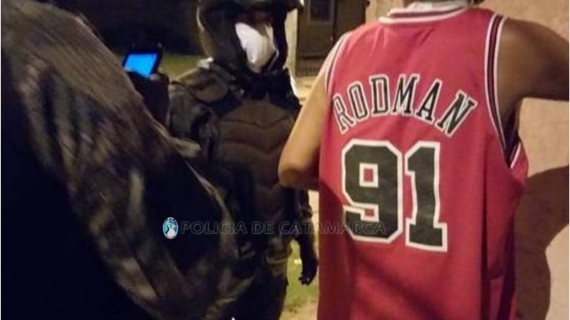 No justificaron su presencia en la calle y quedaron a disposición de la Justicia