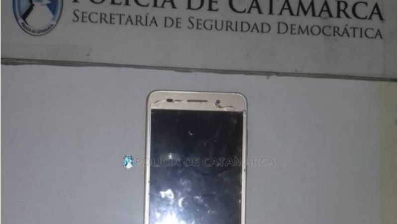 Un adolescente y una niña demorados con un celular robado
