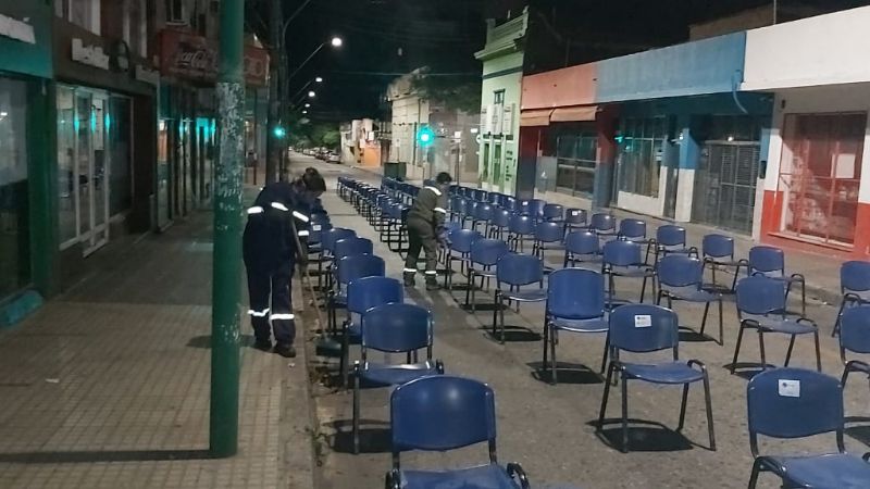 Operativo de asistencia en los bancos y limpieza de veredas