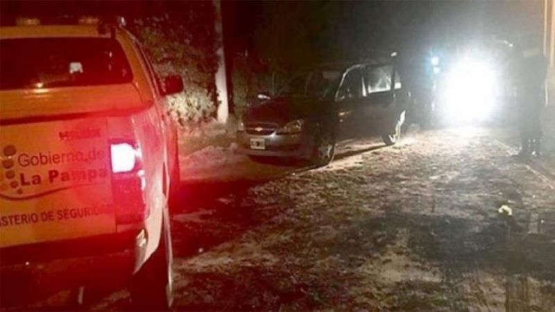 Detienen a mujer de 40 años por violar la cuarentena y en el baúl iba el novio de 25