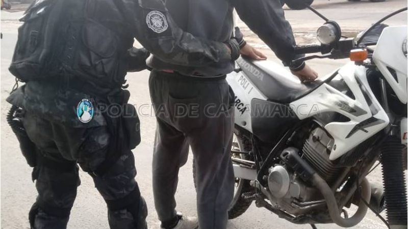 Unas 44 personas salieron a la calle sin permiso