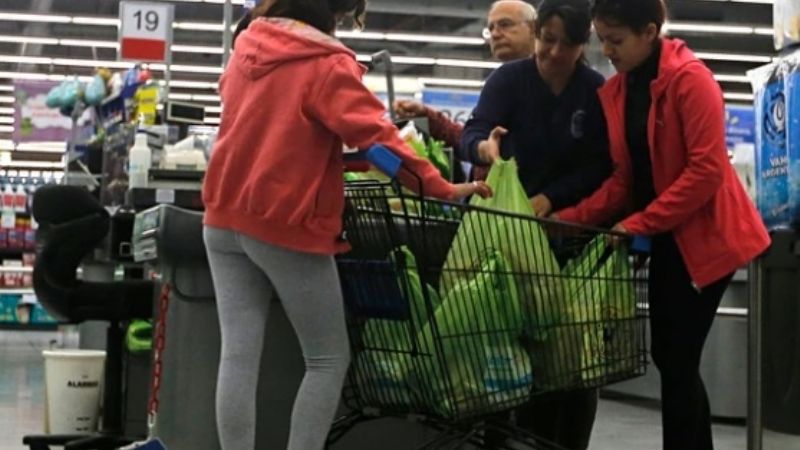 Las ventas en los supermercados crecieron en marzo un 25%