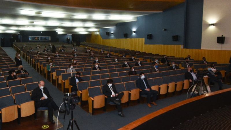 Un breve discurso de Jalil en una atípica asamblea legislativa