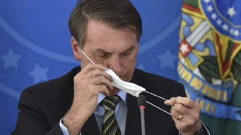 Exigen a Bolsonaro que exhiba sus exámenes de coronavirus