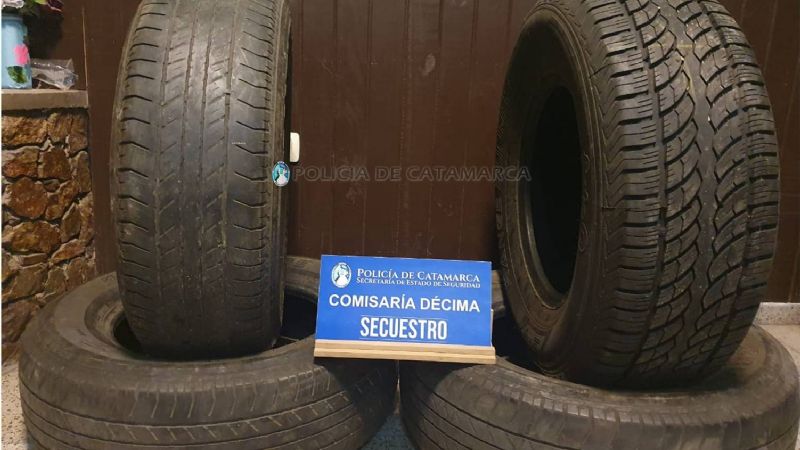 Detienen a dos jóvenes cerca del CIIC con cuatro cubiertas