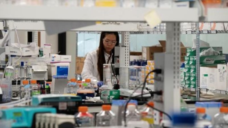 ¿Por qué la vacuna para el Covid-19 está tardando tanto?