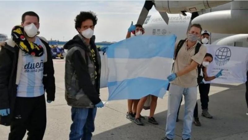 Vuelven casi 400 argentinos este viernes al país