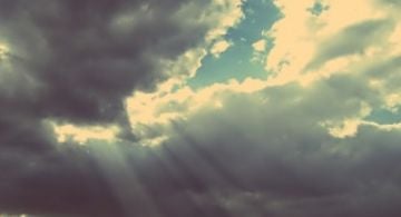 Martes con cielo cubierto, precipitaciones y viento