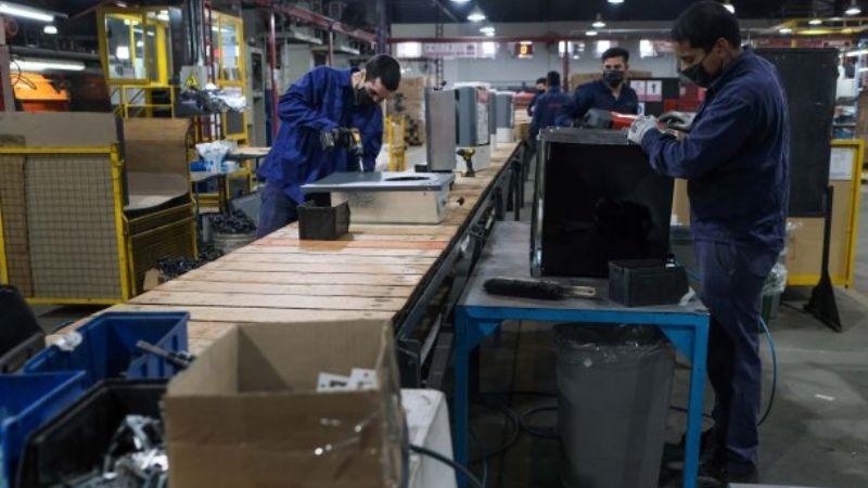 Más de 600 fábricas de todo el país vuelven a producir tras 52 días inactivas