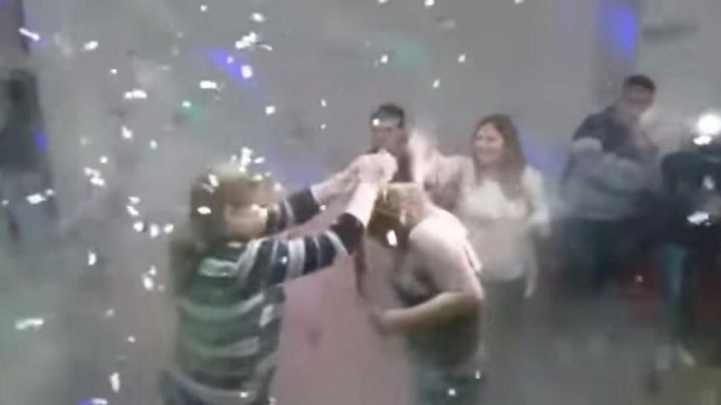 Indignante: funcionaria realizó multitudinario festejo en cuarentena