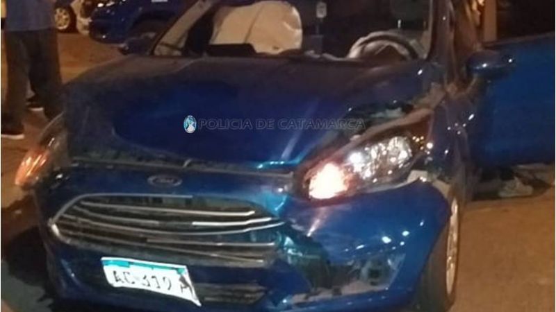 Motociclista chocó con un auto y tuvo que ser asistido
