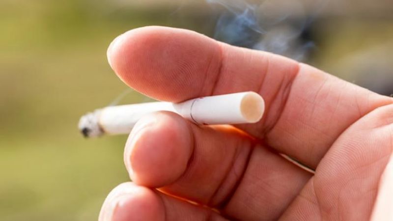 OMS alerta a los fumadores por el Covid-19