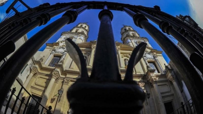 Las iglesias vuelven a abrir en el país, para rezos individuales