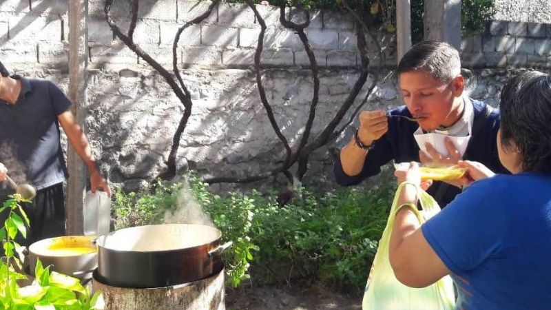 Sirven comida y apoyan emprendimientos familiares