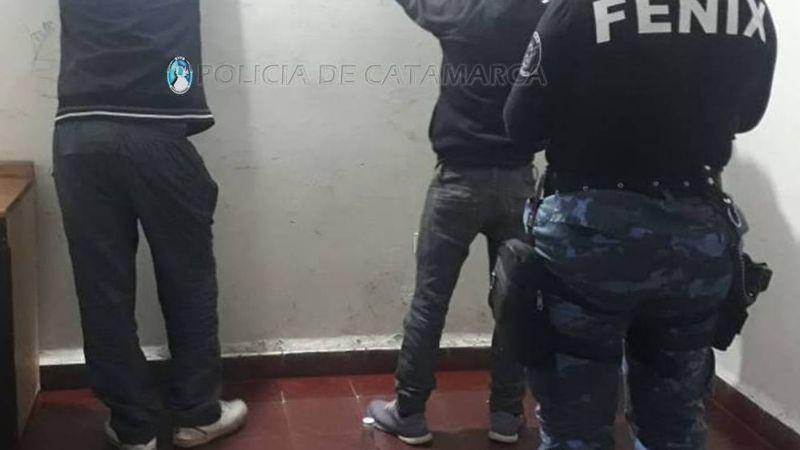 No tenían permiso y los detuvieron por violar la cuarentena