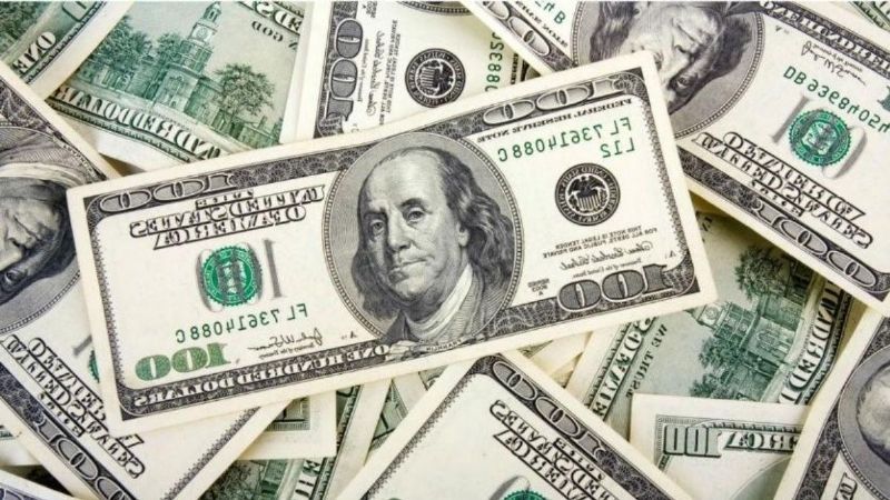 El dólar blue sin techo: trepó a 133 pesos