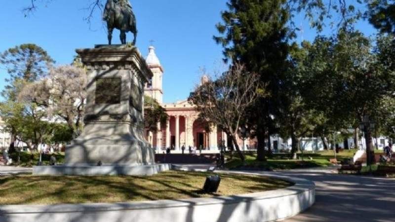 Se desplomó y murió en la Plaza 25 de Mayo