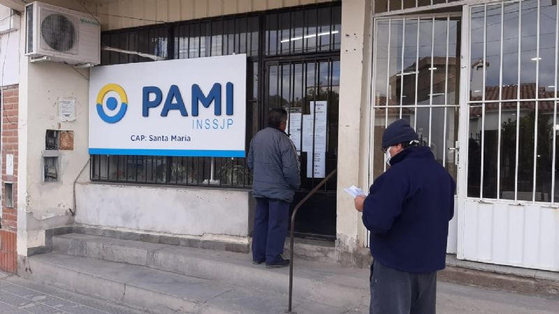 Jubilados molestos por la atención de la agencia PAMI en Santa María