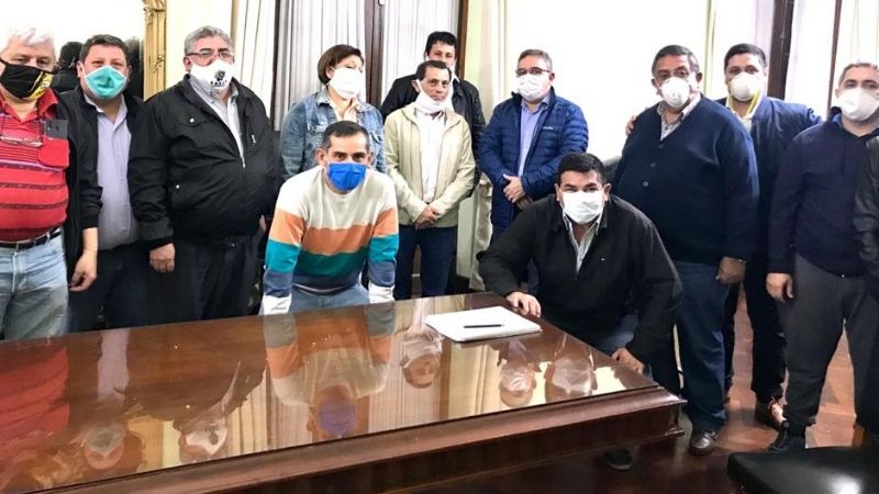 "Positivo" encuentro de la CGT "Azul y Blanca" con el gobernador Jalil