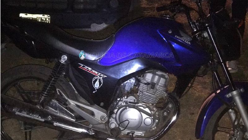 Cinco sujetos armados hirieron a un joven en su casa para robarle la moto