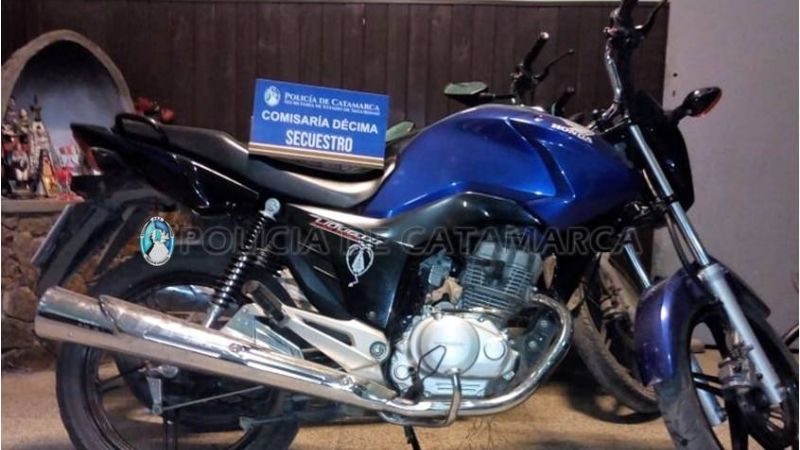 Cinco sujetos armados hirieron a un joven en su casa para robarle la moto