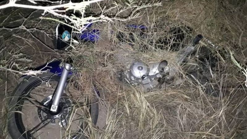 Cinco sujetos armados hirieron a un joven en su casa para robarle la moto