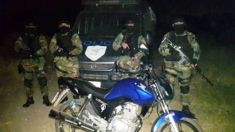 Cinco sujetos armados hirieron a un joven en su casa para robarle la moto