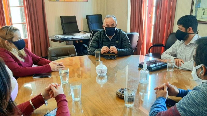 “No va a haber despidos, ni mermas salariales”