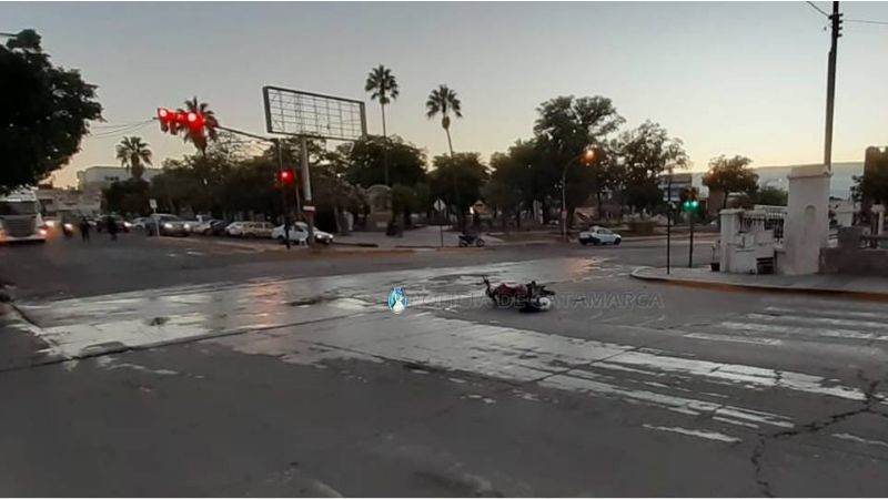 Motociclista chocó a un auto y el conductor se fugó