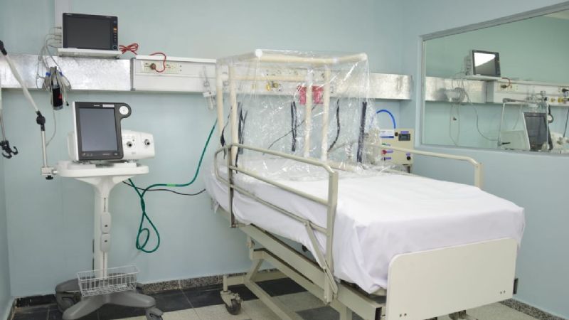 Saadi presente en la inauguración del Hospital Malbrán