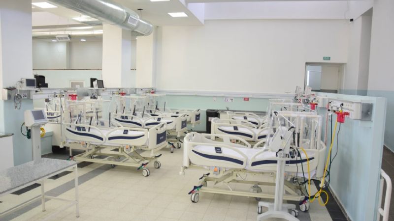 Saadi presente en la inauguración del Hospital Malbrán