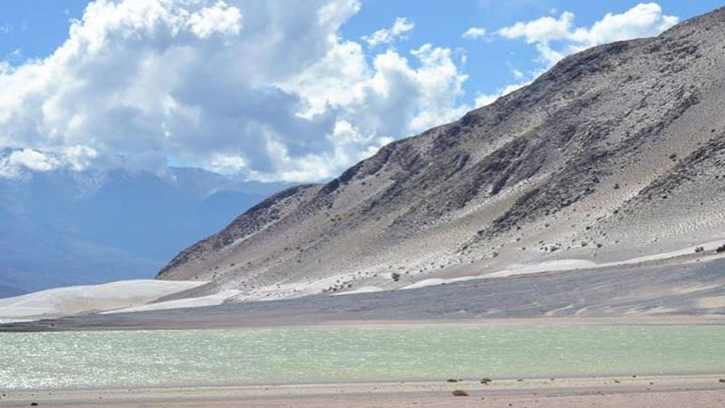 ¿Sabés por qué este paraíso catamarqueño se llama Laguna Blanca?