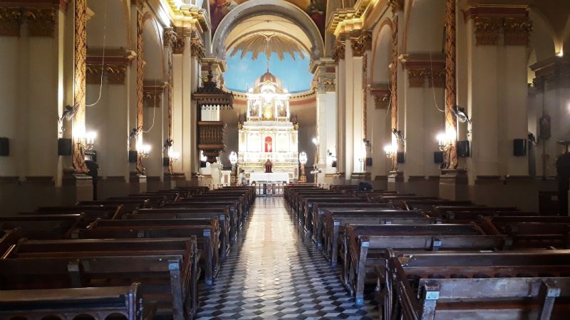 La Catedral reabrió sus puertas y los fieles rezaron por la pandemia