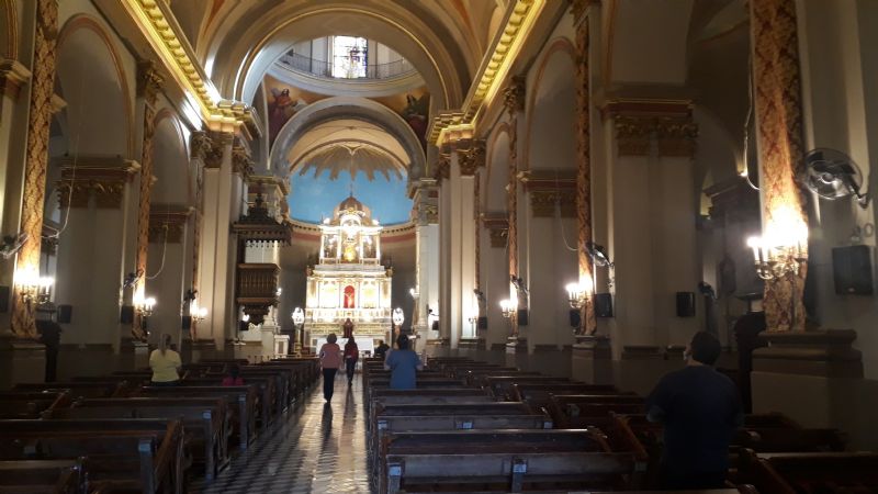 La Catedral reabrió sus puertas y los fieles rezaron por la pandemia