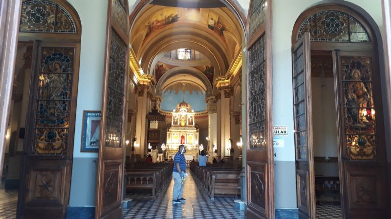La Catedral reabrió sus puertas y los fieles rezaron por la pandemia