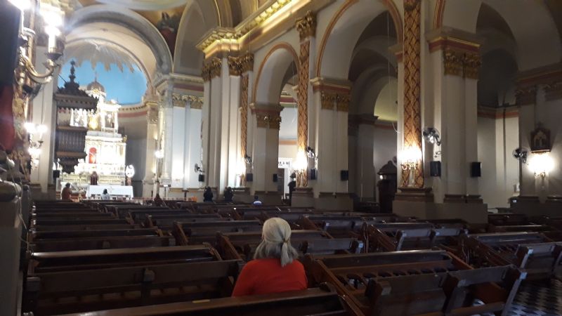 La Catedral reabrió sus puertas y los fieles rezaron por la pandemia