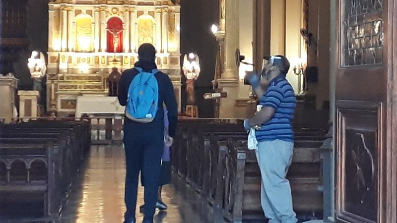 La Catedral reabrió sus puertas y los fieles rezaron por la pandemia