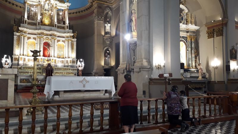 La Catedral reabrió sus puertas y los fieles rezaron por la pandemia