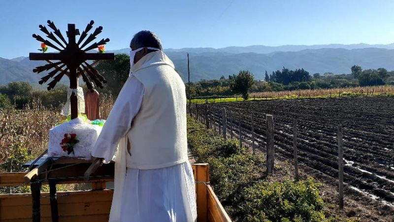 Bendición de campos con la imagen de San Isidro Labrador