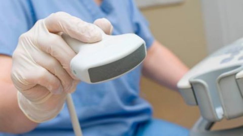 Prohíben el uso y la venta de un ecógrafo portátil y productos odontológicos