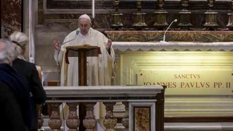 Francisco reabrió al público la Basílica de San Pedro,