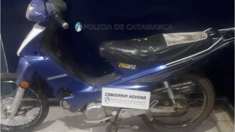 Detienen a tres hombres con una moto robada y más de 20 mil pesos